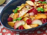 Tarif Meyve salatası: şeftali, kayısı, ahududu ve daha fazlası!