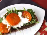 Tarif Tost üzerinde kavrulmuş kayısı, roka ve burrata