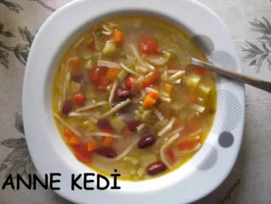 Minestrone Çorbası / Sebzeli İtalyan Çorbası