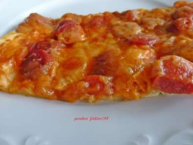 Sosisli tembel pizzası