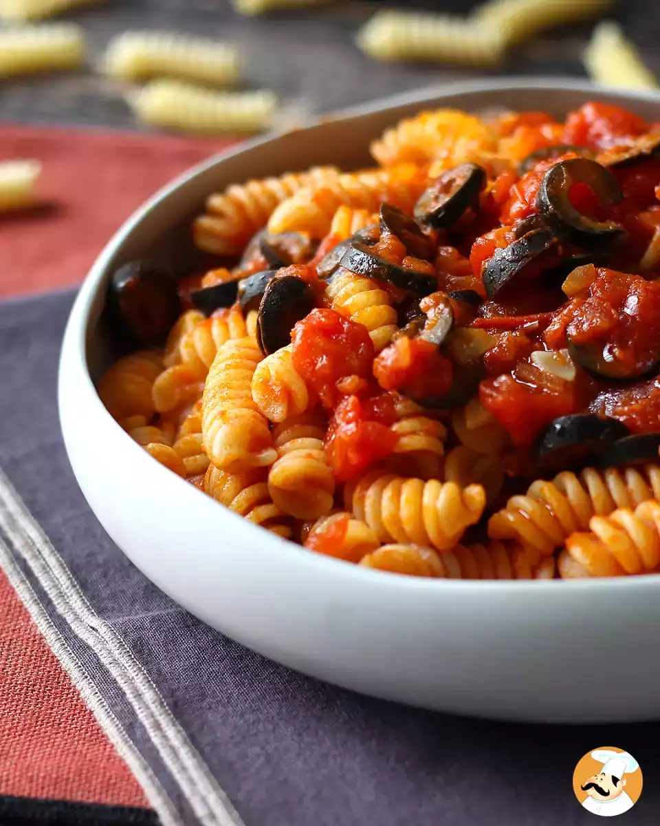 7. Siyah zeytin soslu fusilli