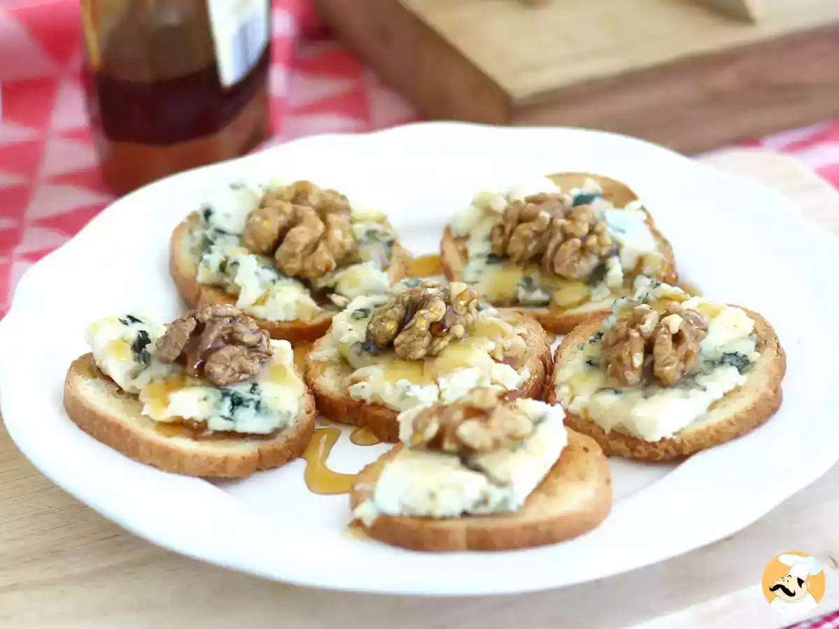 Rokfor, ceviz ve ballı tost