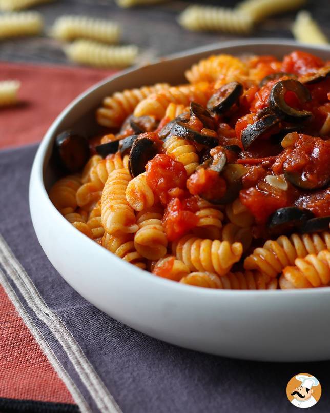 7. Siyah zeytin soslu fusilli