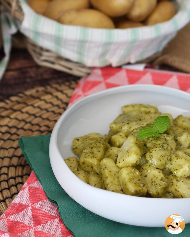 Pesto soslu ev yapımı patates gnocchi