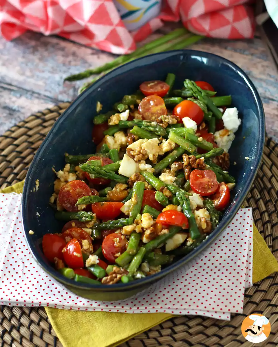3. Kuşkonmaz, beyaz peynir ve ceviz salatası