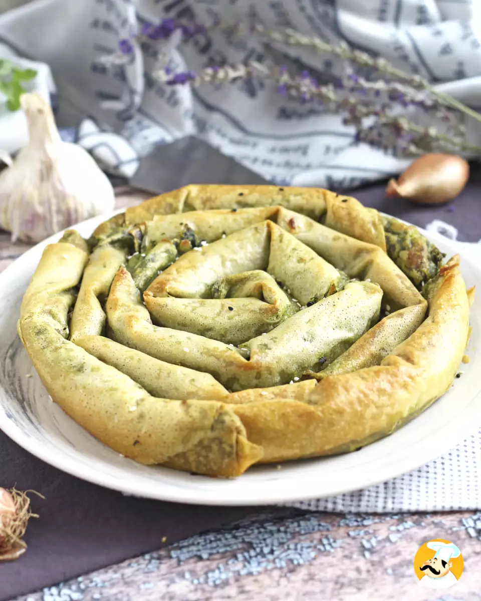 Börek, ıspanaklı ve peynirli Türk böreği