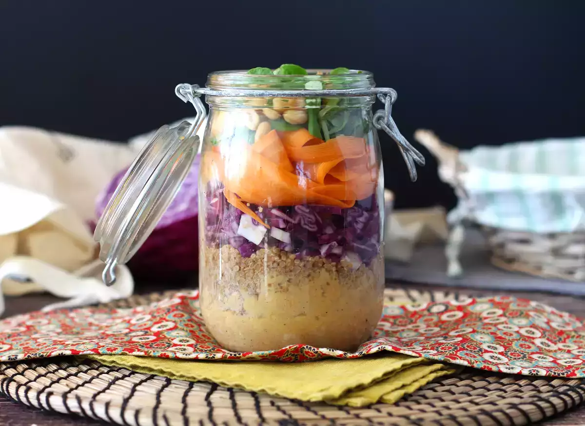 6. Vejetaryen salata kavanozu