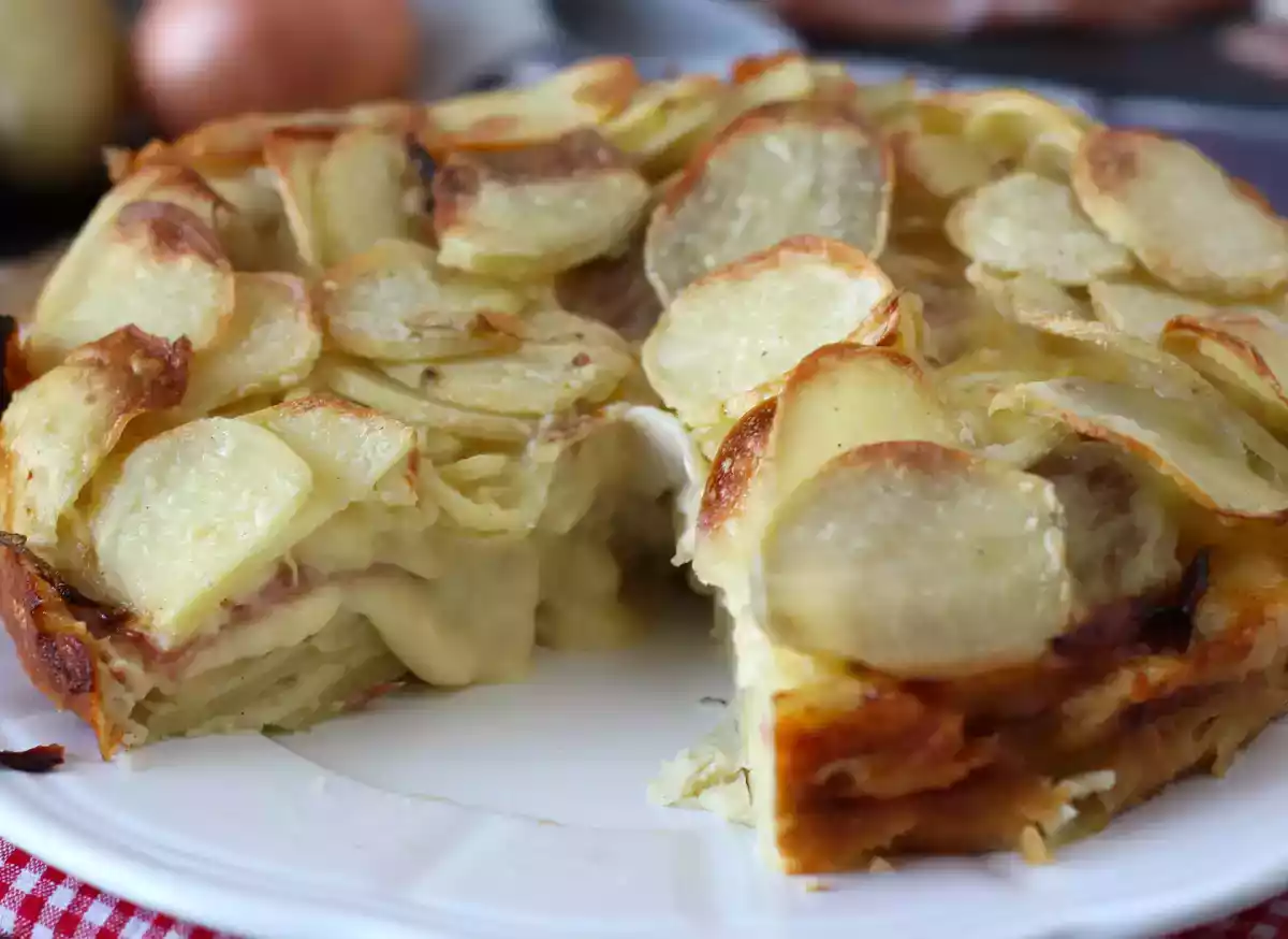 3. Prosciutto ve scamorza peynirli patatesli turta: dikkatinizi dağıtacak rustik lezzet