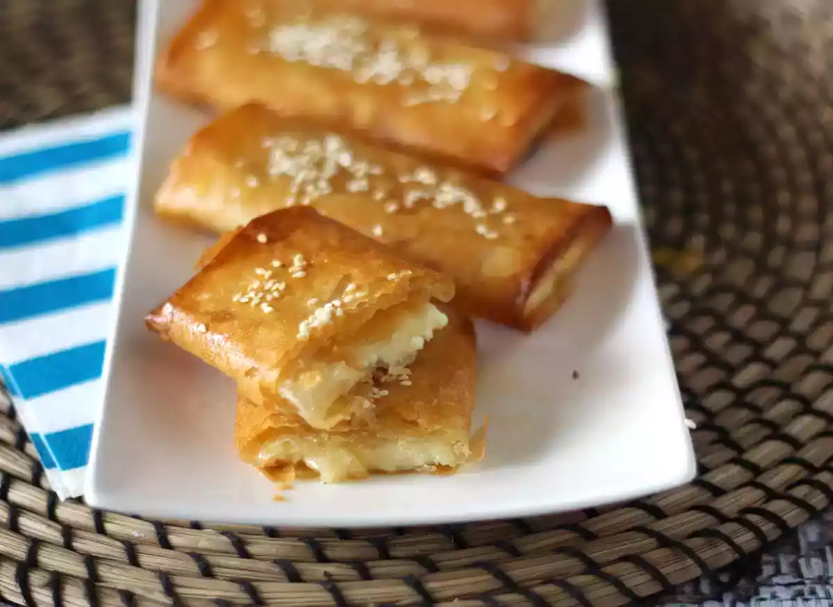 8. Fırında feta saganaki: kendine has Yunan dokunuşu