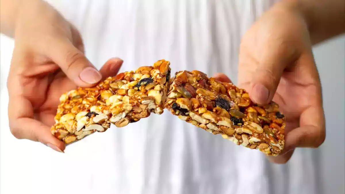 Protein barlarını tercih etmeli misiniz? Gerçekte ne sağlarlar (ve ne gizlerler)