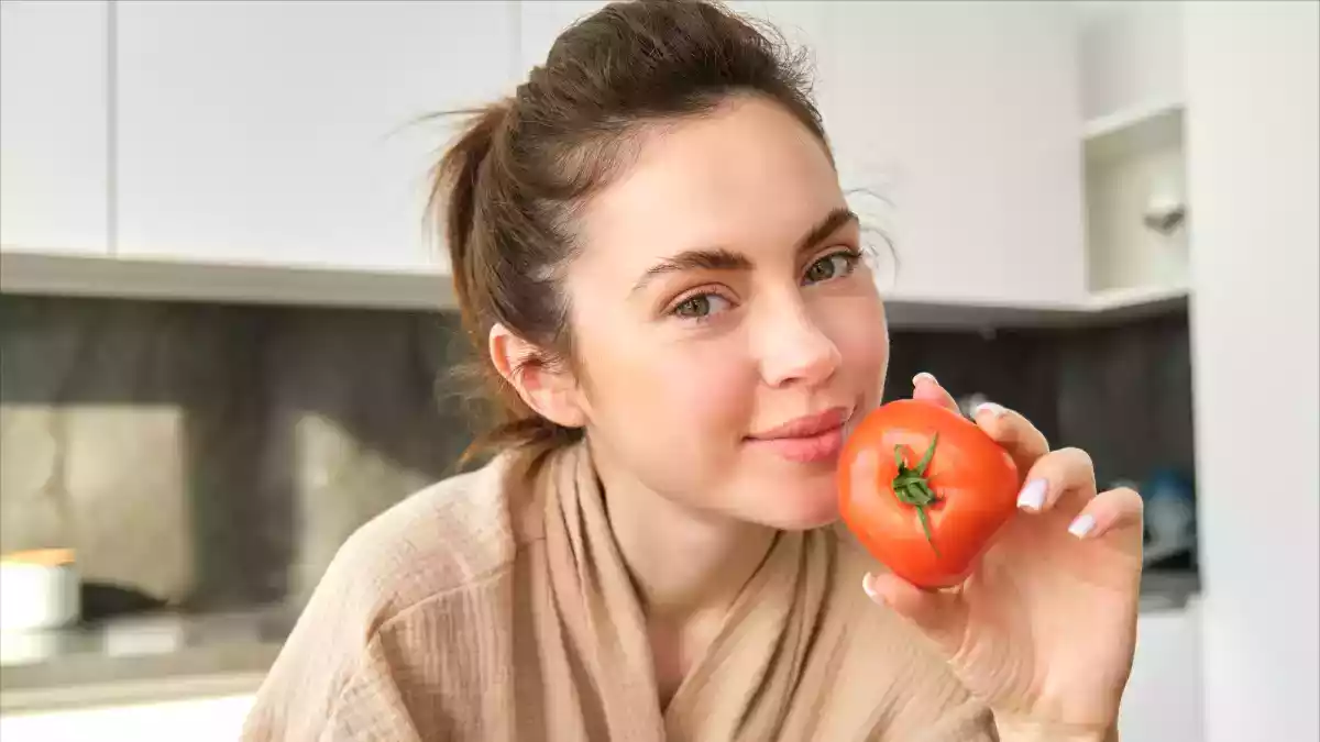 Geceleri domates yemek sizin için kötü mü? Bu yaygın alışkanlık hakkında kimse size ne söylemedi!