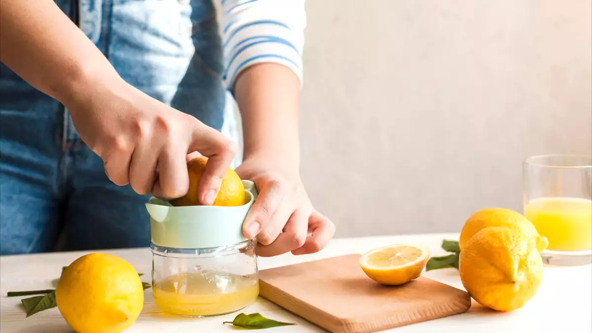 Limondan daha fazla meyve suyu nasıl çıkarılır: Hızlı ve kolay ipuçları