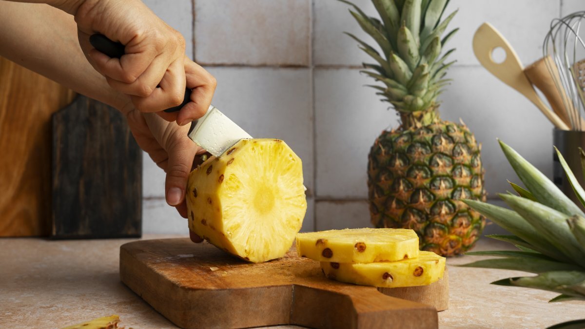 Ananas yediğinizde diliniz kaşınıyor mu?