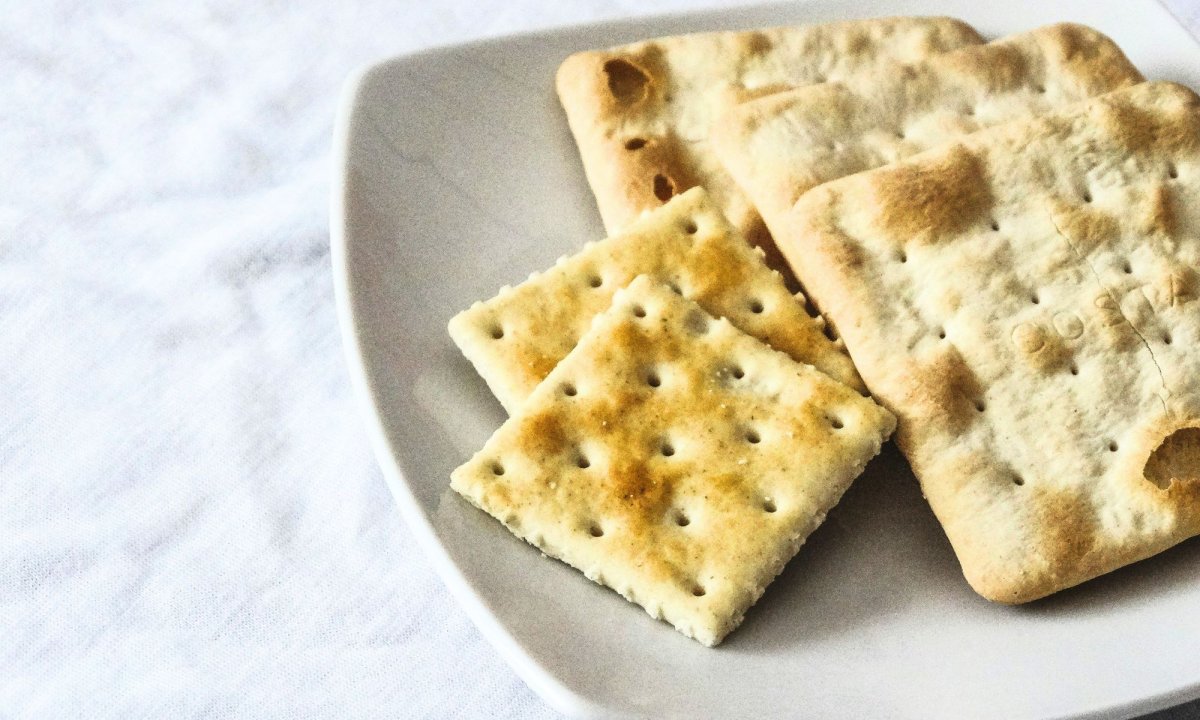 Krakerlerin neden delikleri vardır? Gerçek neden ortaya çıktı