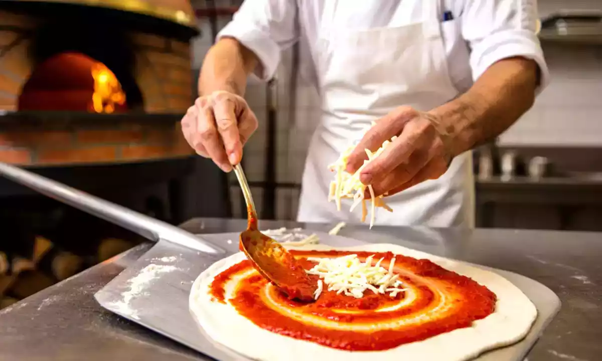Geleneksel mozzarellaya elveda mı? İşte pizzaya vegan peynir geliyor