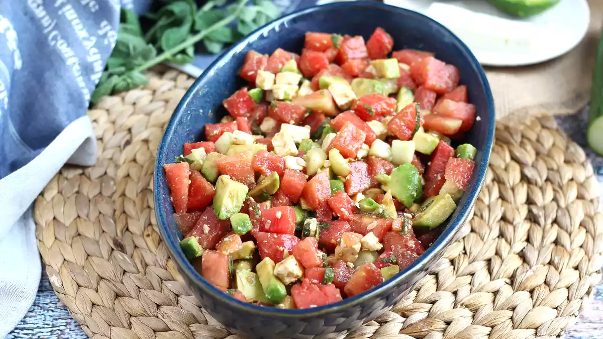 Bu salata gerçekten açlığı gideriyor ve yağları kurutuyor