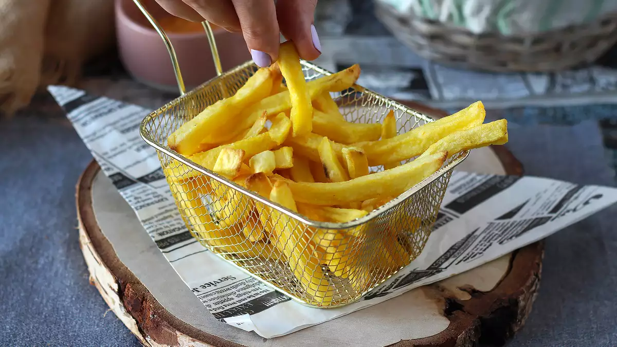 Dondurulmuş gıdaları fritözde yanlış yapmadan pişirmek için nihai kılavuz