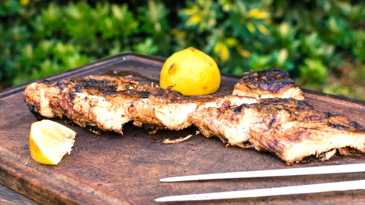 Sivrisineklerle barbekü yapın, bir daha asla! Bu limon hilesi kusursuzdur ve ete lezzet katar