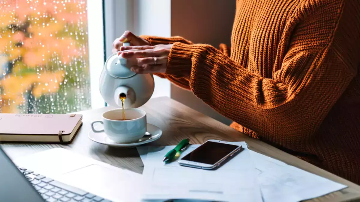 Soğukta su içtiğinizi sanıyorsunuz... ama çay gerçekten suyun yerini tutabilir mi?