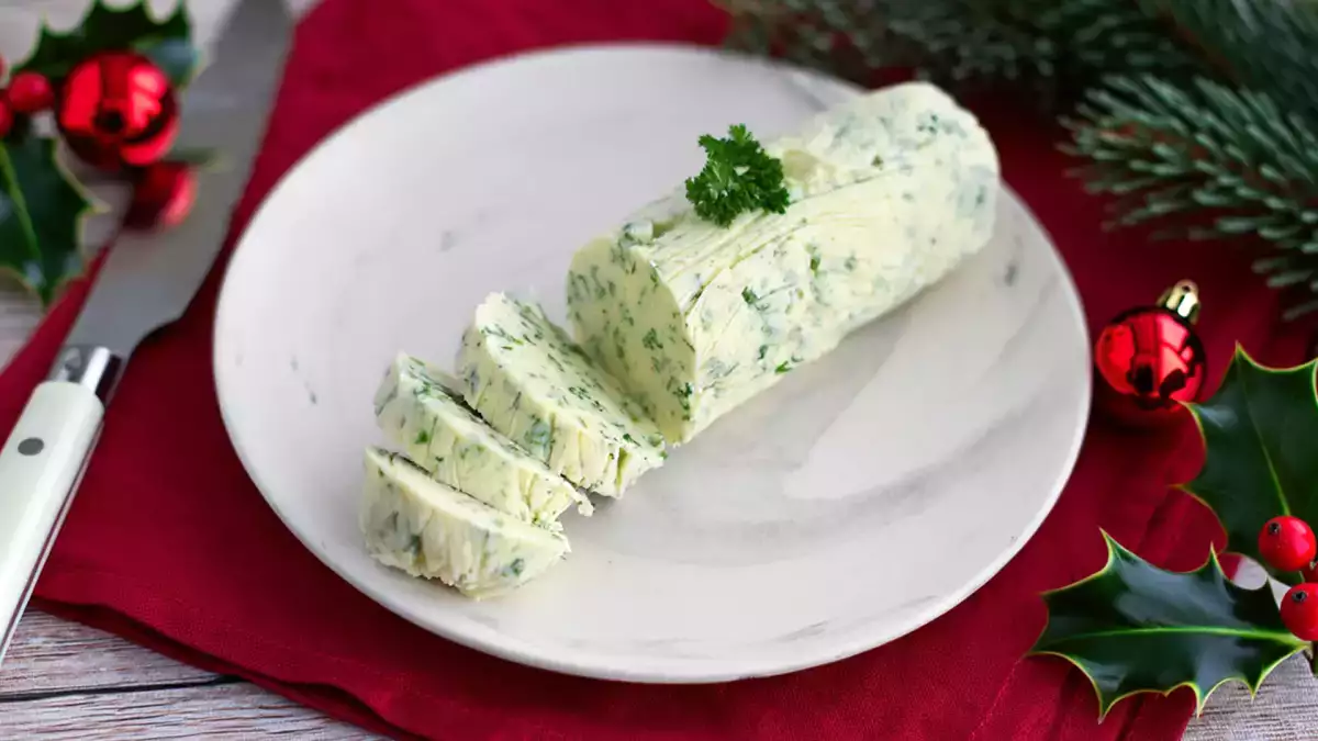 Bu Noel baharatlı tereyağını yapmak kolaydır ve her akşam yemeğini dönüştürür