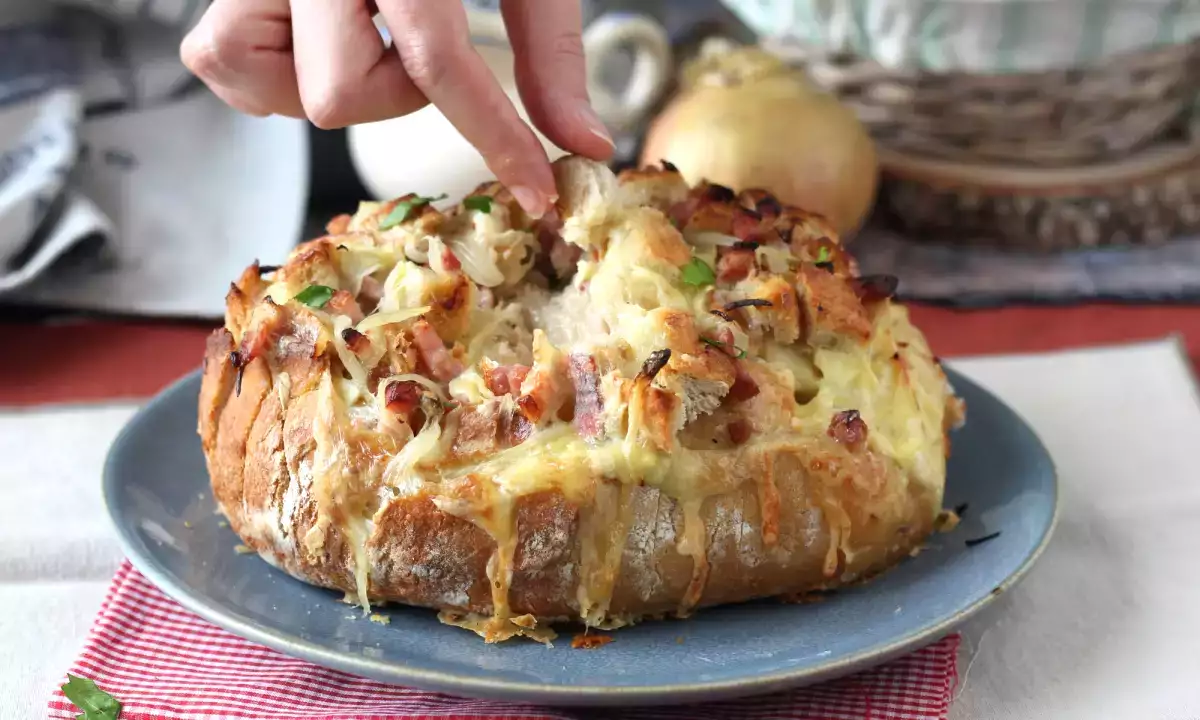 Arkadaşlarınızla akşam yemeği mi? Herkesin beğenisini kazanacak 17 lezzetli ve orijinal tarif