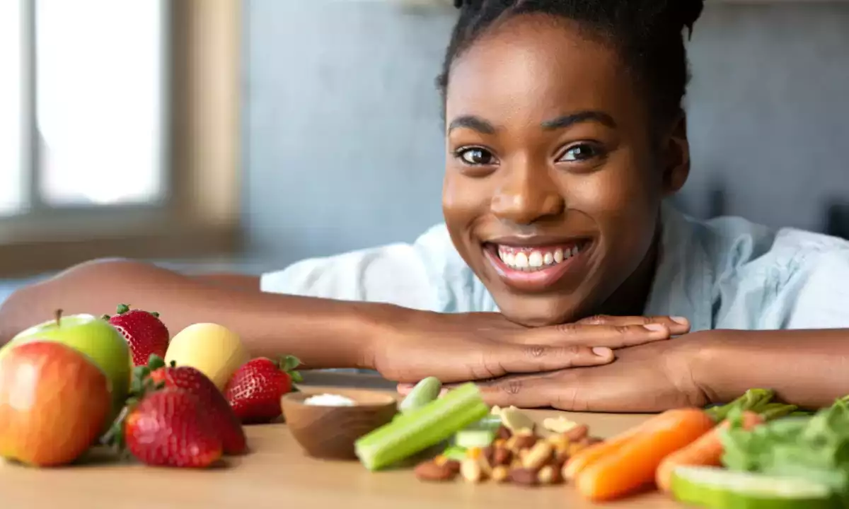 Daha beyaz dişler için 10 gıda: gerçekten ne yemeli