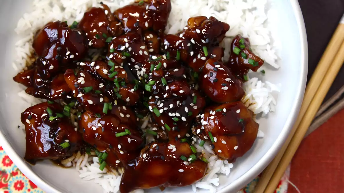 Soya sosunu sadece yakisoba için kullanıyorsanız, bu 33 tarif başınızı döndürecek (ve haftalık menünüzü).