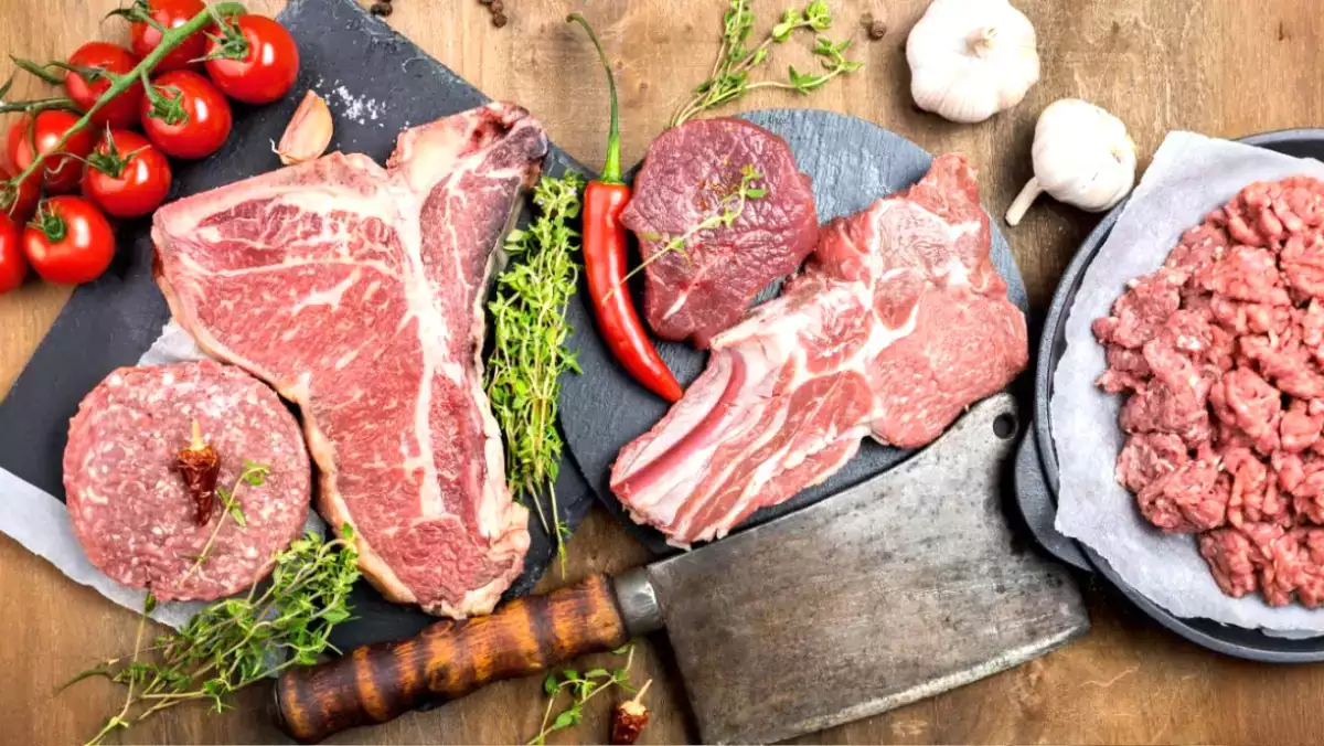 Et pişirilmeden önce neden her zaman buzdolabından çıkarılmalıdır (ve ne kadar süreyle)