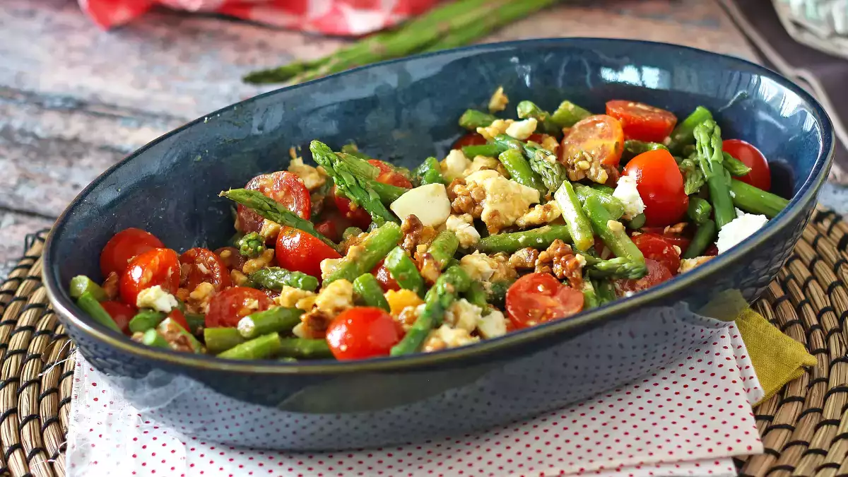 En güzel zamanlarını yaşıyorlar: Mevsimi en iyi şekilde değerlendirmek için yeşil kuşkonmazlı 9 tarif