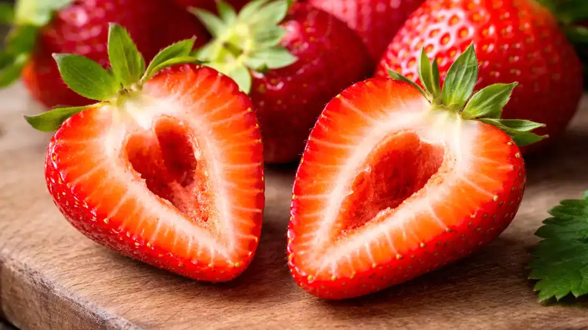 Neden bazı çileklerin içi deliktir? Söylenmemiş bir sebebi var.