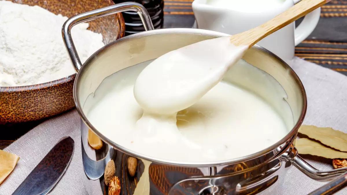 Beşamel sosunuz tutmadı mı? Çok koyu veya topaklıysa ne yapmalı?