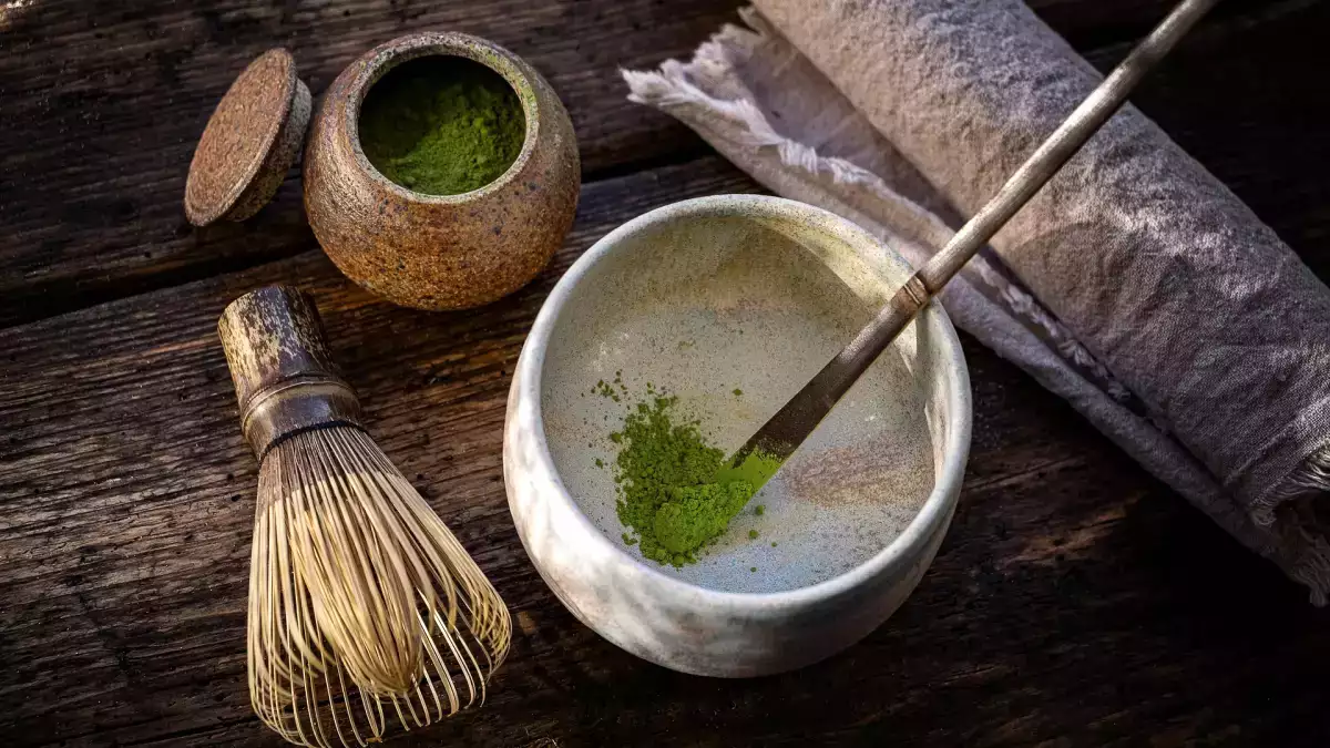 Matcha latte'niz çok mu acı ya da topaklı? Her seferinde pürüzsüz ve kremamsı bir latte nasıl yapılır?
