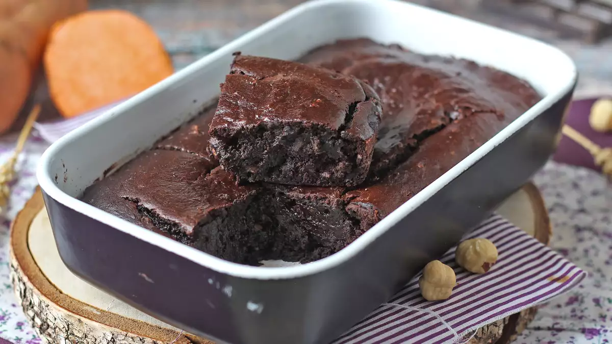 Ne tereyağı ne de sıvı yağ: Bu inanılmaz derecede nemli brownie’nin sırrı, kimsenin beklemediği bir malzemede yatıyor