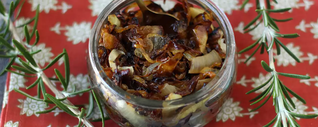 Soğan konfit: kolay, ucuz ve bayram yemekleri için ideal