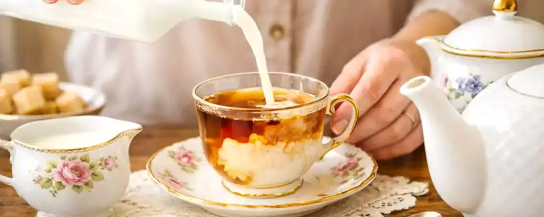 Hiç çayda süt denediniz mi? Bu İngiliz geleneğinin bir nedeni var