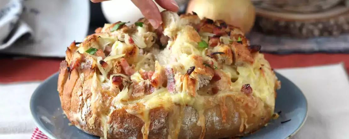 Arkadaşlarınızla akşam yemeği mi? Herkesin beğenisini kazanacak 17 lezzetli ve orijinal tarif