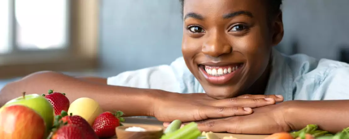 Daha beyaz dişler için 10 gıda: gerçekten ne yemeli