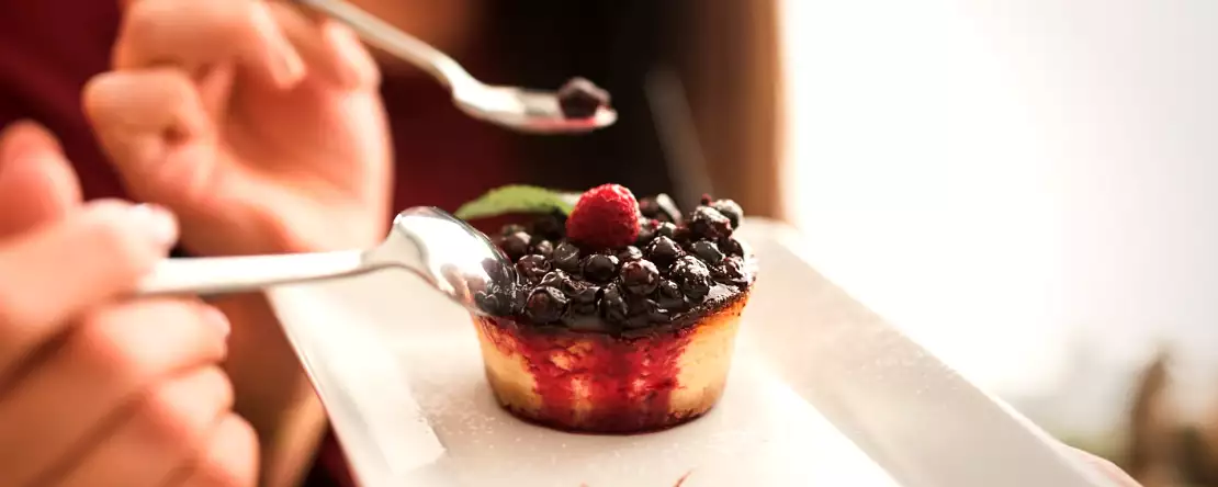 Tatlı aynıdır. Duygu aynı değildir: Çatal bıçak takımının tatlının tadını değiştirebileceğini biliyor muydunuz?