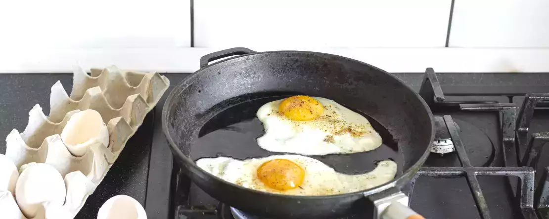 Mükemmel sahanda yumurta: kusursuz bir tarif için sırlar ve ipuçları