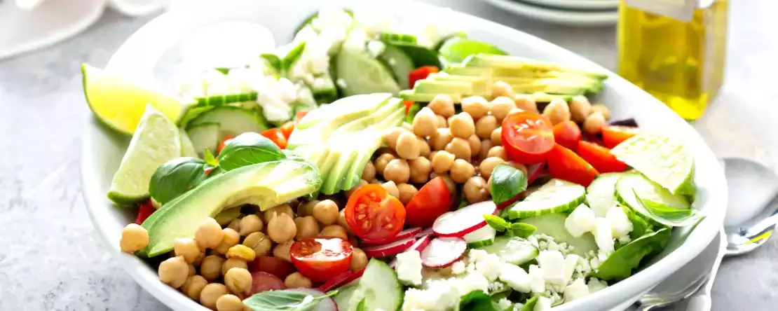 Midenizi küçültün: 10 dakikada hazırlanan bu salata uzmanların ilgisini çekiyor