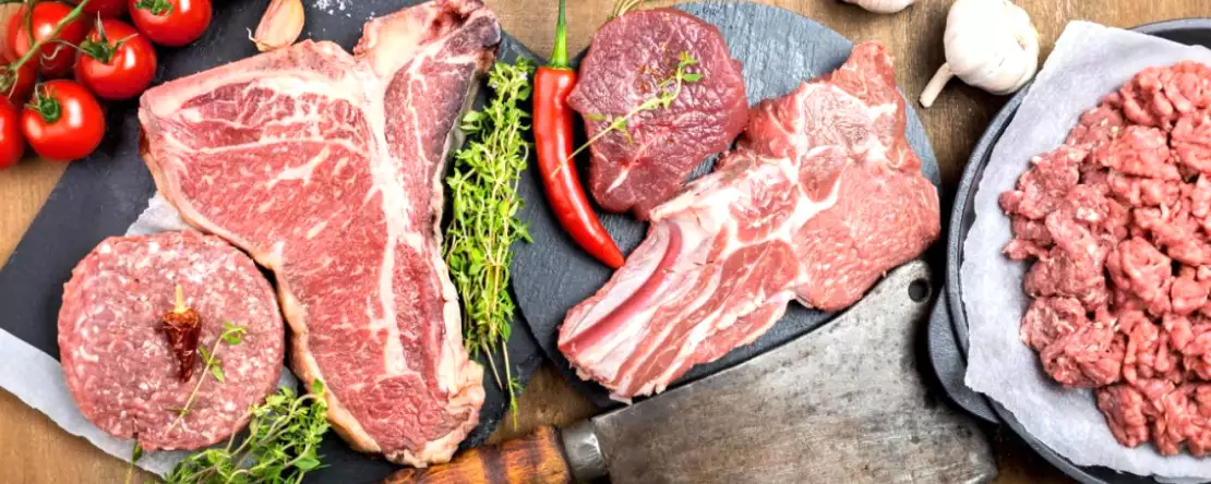 Et pişirilmeden önce neden her zaman buzdolabından çıkarılmalıdır (ve ne kadar süreyle)