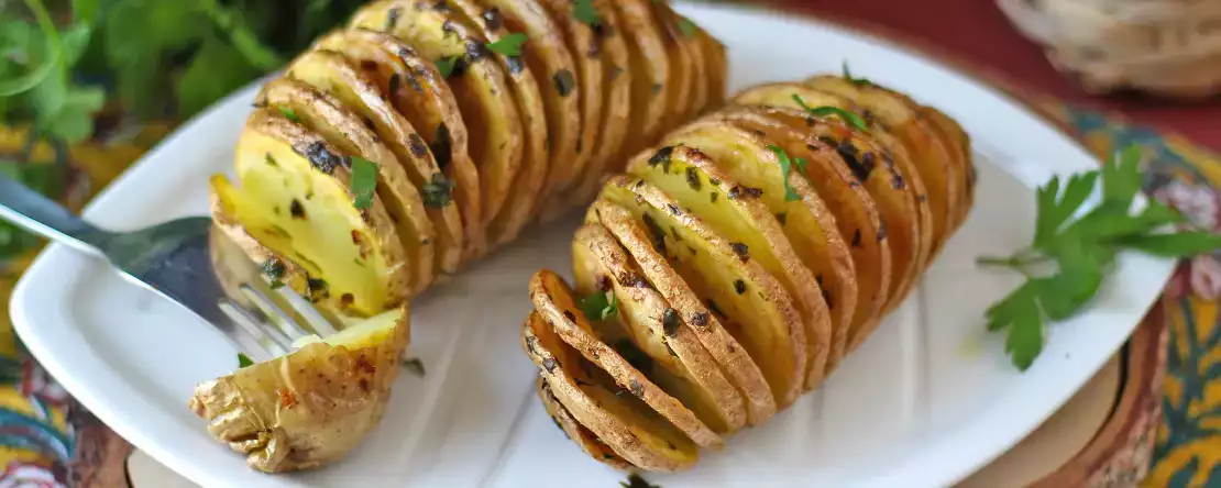 Mükemmel Hasselback patatesleri mi? Bu İsveç garnitürünü hazırlarken en sık yapılan hatalar şunlardır
