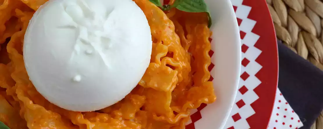 Güneşli yemeklerinizde burrata kullanarak hazırlayacağınız 9 tarifle misafirlerinizi memnun edin