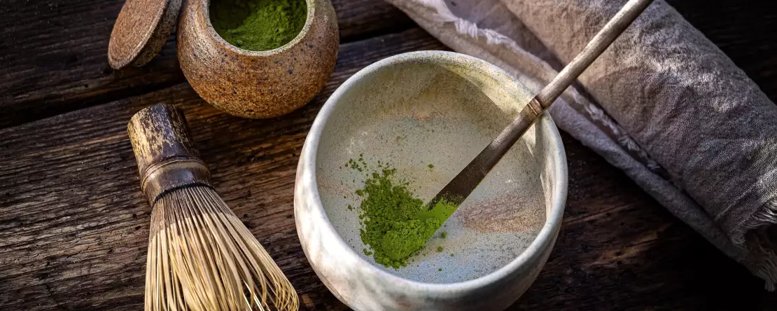 Matcha latte'niz çok mu acı ya da topaklı? Her seferinde pürüzsüz ve kremamsı bir latte nasıl yapılır?