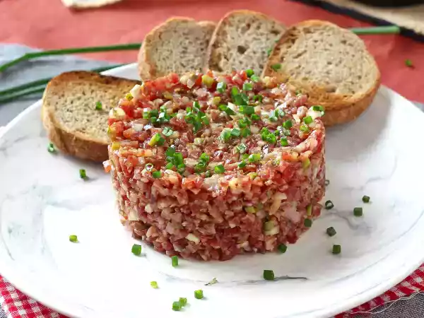 Yazın açık hava yemekleriniz için mükemmel 7 soğuk meze