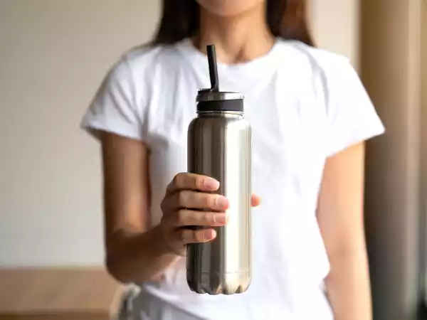 Her gün daha fazla su içmek: Pipetli su şişesi hayatınızı neden (ve nasıl) değiştirebilir?