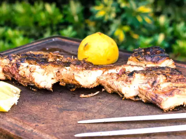Sivrisineklerle barbekü yapın, bir daha asla! Bu limon hilesi kusursuzdur ve ete lezzet katar