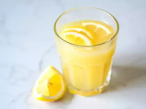 Aç karnına limon suyu içmek sizi gerçekten zayıflatır mı? Efsane mi gerçek mi?