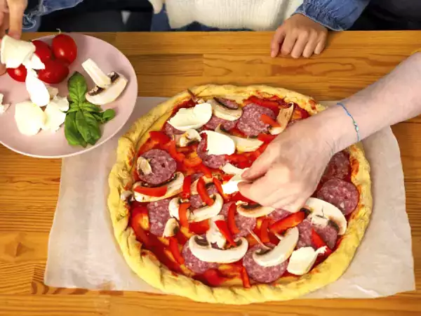 Üniversite öğrencisiyseniz yemek yerken parasız kalmamanız için 14 ipucu