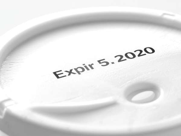 Bazı son kullanma tarihi geçmiş ürünler affetmez: hangilerini ne pahasına olursa olsun yasaklamanız gerektiğini öğrenin